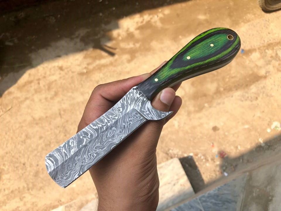 Luxury Traditional Straight Razor with Full Tang Damascus Steel