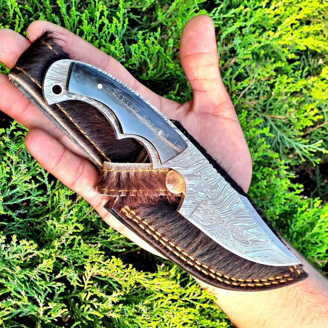 Custom Handmade Damascus Hunting Skinning Knife with Buffalo Horn Hand