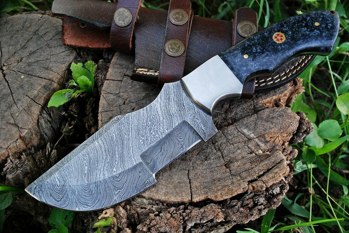 http://www.kbsknivesstore.com/cdn/shop/products/Custom-Hand-Forged-Damascus-Fix-Blade-Hunting-Tracker_1200x1200.jpg?v=1637452893