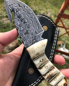 What Are Damascus Knives Made Of?