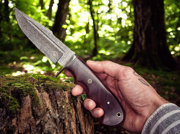 Shadow Fang – The Ultimate Damascus Steel Knife Hunting Tool