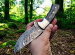 Shadowstalker – Precision-Crafted Damascus Hunting Knife