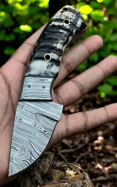 Trailblazer Game Knife Damascus Steel Blade & Sheep Horn Handle