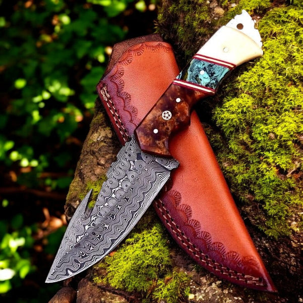 The Bloodroot Skinner – A Damascus Masterpiece for the Discerning Hunter