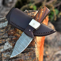 Good skinning knife with 6.25-inch Damascus blade, ideal for deer skinning and EDC use.
