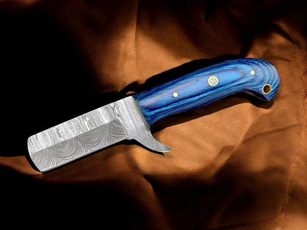 Close-up of Damascus steel blade on Bull Cutter Knife.