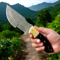 Tom Brown Tracker Knife – Close-up of Bone and Buffalo Horn Handle
