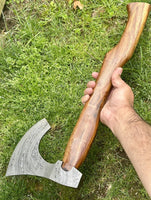 Sharp Edge of Tomahawk Axe with Damascus Steel Blade